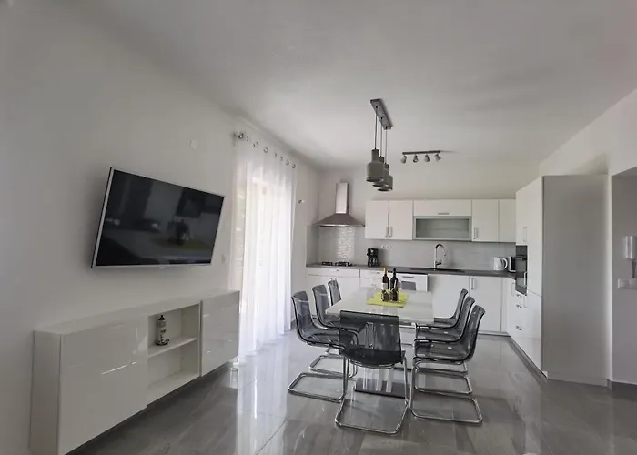 Apartment Bura *