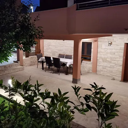 Bura Apartment Posedarje