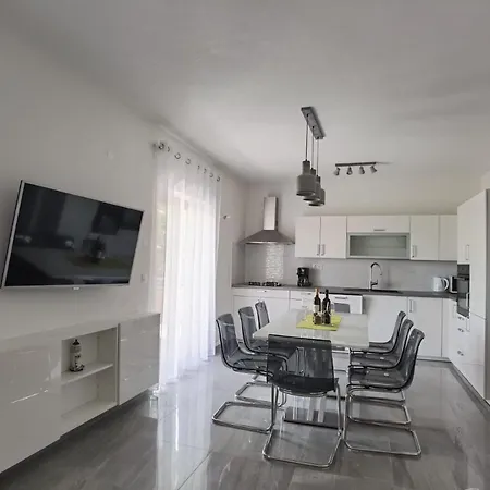 Apartment Bura *